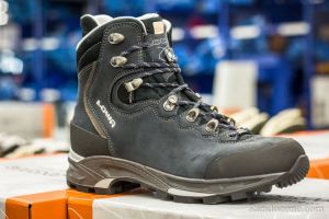 Voici comment Lowa fabrique vos chaussures de randonne