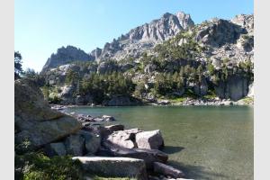 Au bord de l'Estany de los Obagues de Rotera