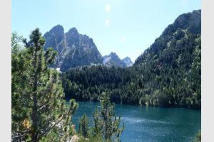Estany de Sant Maurici dans les Encantats