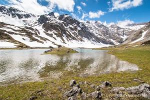 Pause au bord du lac d'Ossoue