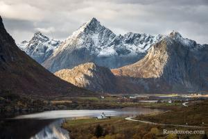 Montagnes dans les Lofoten Montagnes dans les Lofoten