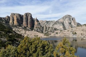 embalse et Mallos de Vadiello en aragon Espagne