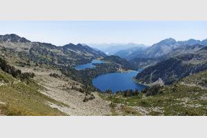 Trekking: D'un rivage à l'autre : Ma traversée des Pyrénées D'un rivage à l'autre : Ma traversée des Pyrénées