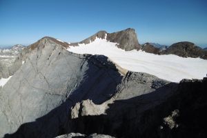 Montferrat (3219 m), vue depuis son sommet sur le Vignemale