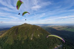 Outdoor: Découvrir l'Auvergne en parapente Découvrir l'Auvergne en parapente