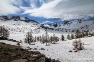 En arrivant au lac d'Allos dans la neige