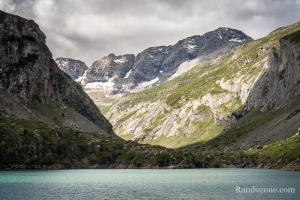 Lac des Gloriettes et cirque d'Estaub en arrire plan