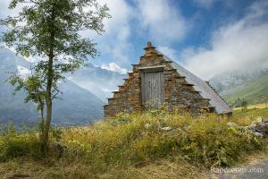 Grange abandonne sur le plateau de Saugu