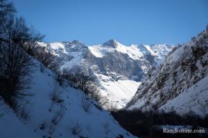 Au loin on aperoit les sommets du cirque de Troumouse
