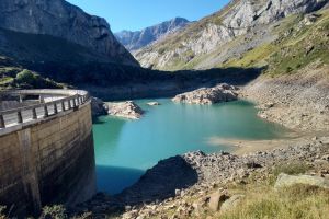 Lac des Gloriettes avec un niveau très bas