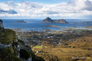 Panorama depuis le sommet au dessus du refuge de Losjehytta dans les les Vesteralen