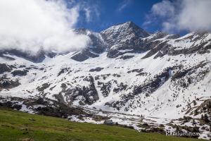 Cabane de Pailla et les Astazous en arrire plan
