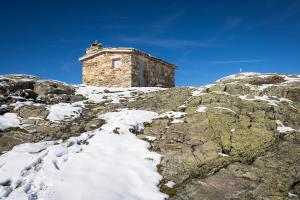 Cabane de la Vierge dans le cirque de Troumouse en novembre 2025