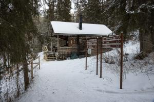 On arrive au surperbe refuge en bois