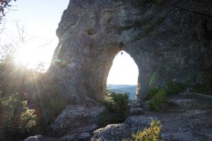 Arche à Roquesaltes dans le parc naturel régional des Grands Causses