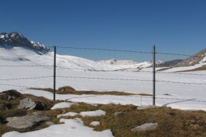 au fond a gauche le col