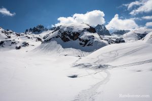 Igloos au dessus du lac de la Glre
