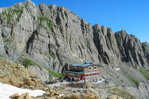 Refuge et pic des Sarradets