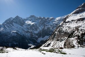 Cirque de Gavarnie et la neige