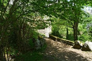 Le pont avant la ferme des cascades