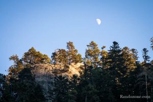 La lune se lve dans la valle du Marcadau