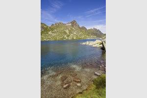 Lac et refuge de la Glre dans les Pyrnes