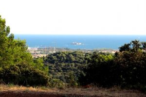 Au loin le Fort Brescou CAP D'AGDE Hrault