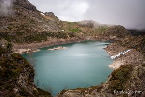 Rando autour du lac des Gloriettes : on surplombe le lac et le barrage