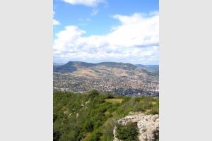 Millau vu depuis l'aire de Vision de Brunas