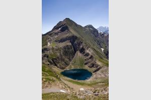 Lac de la Bernatoire depuis le sentier qui monte au pic de la Bernatoire