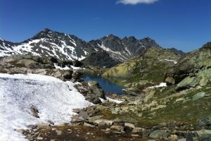 Lac dans les Hautes-Alpes