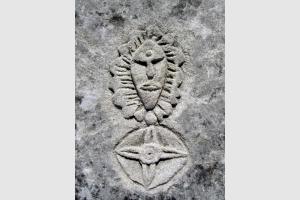 Gravure dans la pierre,  St Emilion