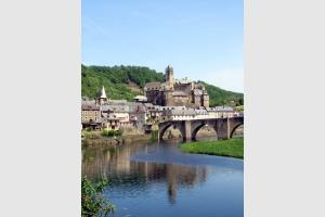 Estaing son chateau et son pont