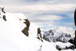 Depuis l'Aiguille du Midi sur le tunnel de neige