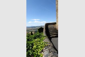 Usson et le Puy de Dme au loin