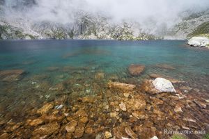 Le brouillard menace au dessus du lac