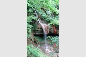 Cascade tout prs du dpart de La Voie du Tram