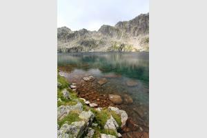 Au bord du lac du Pourtet dans les Pyrnes