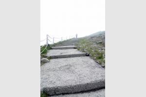 Le Puy Mary se trouve dans le brouillard