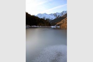 Sur le bord du lac d'Estaing