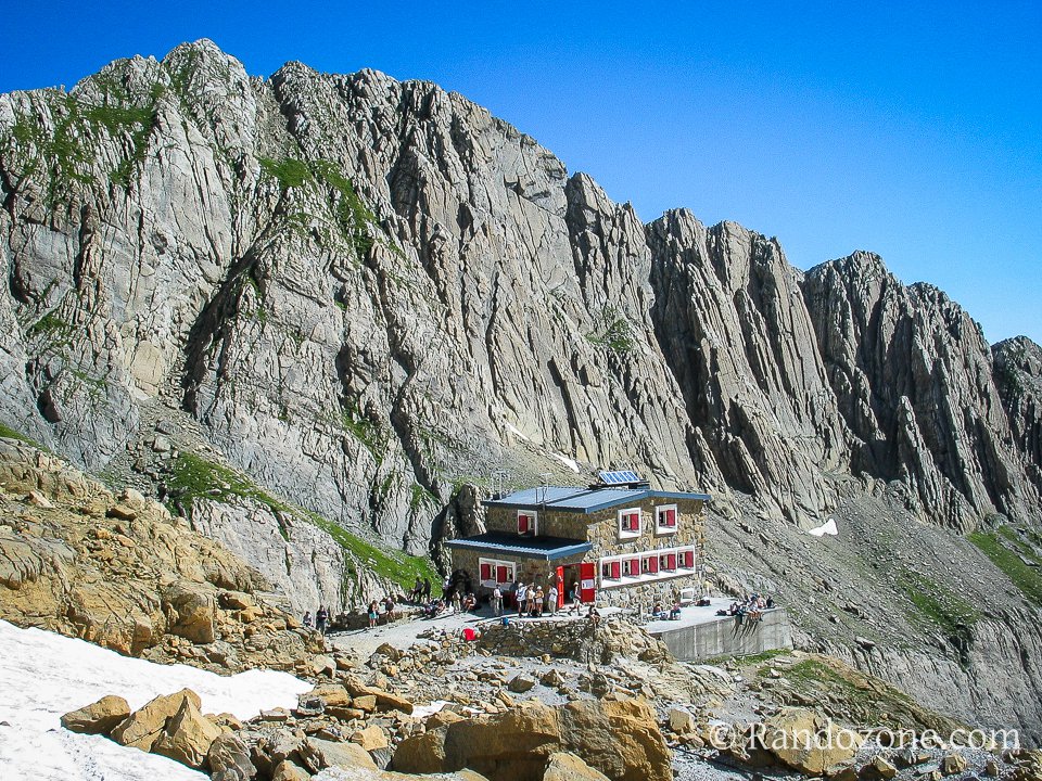 Refuge et pic des Sarradets