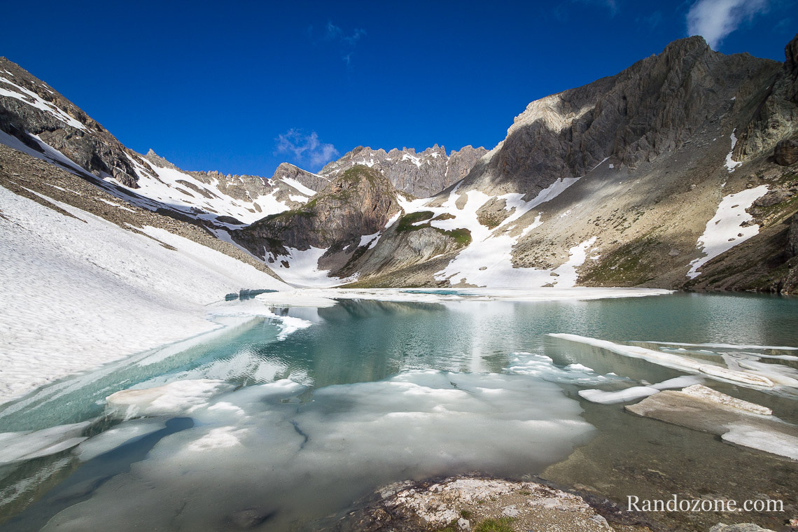 Lac des Braudes et ses blocs de glace