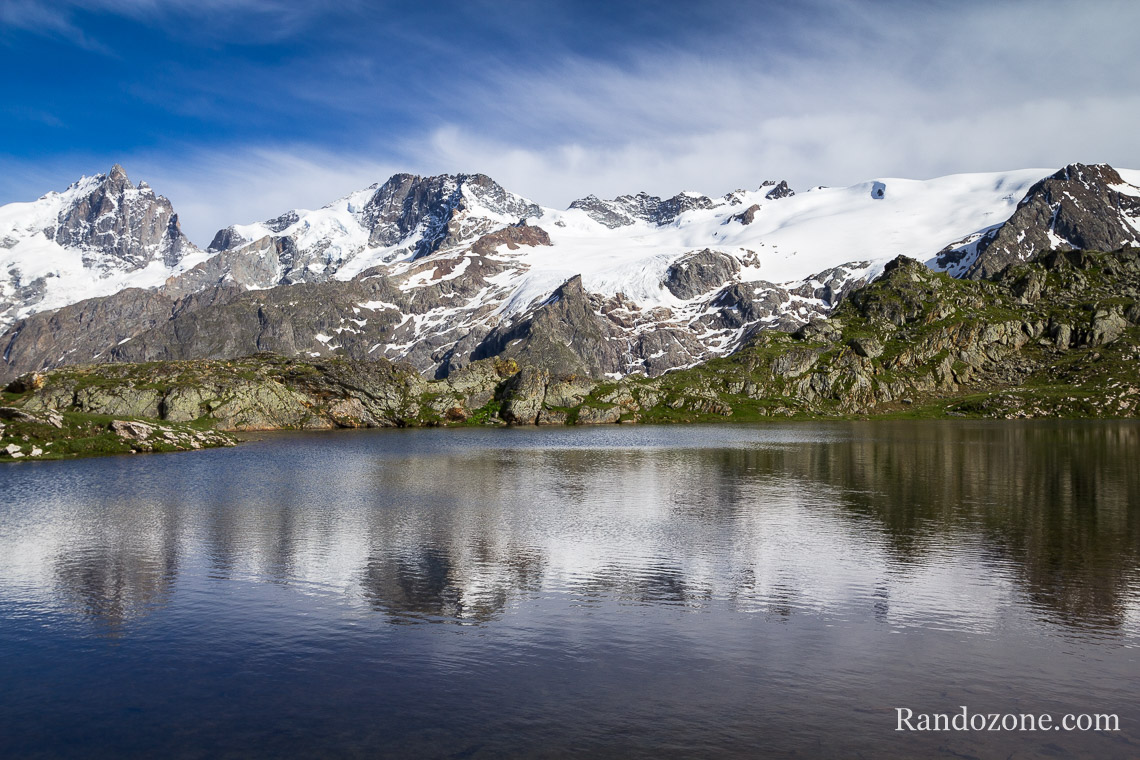 Massif de la Meije depuis le lac Lri