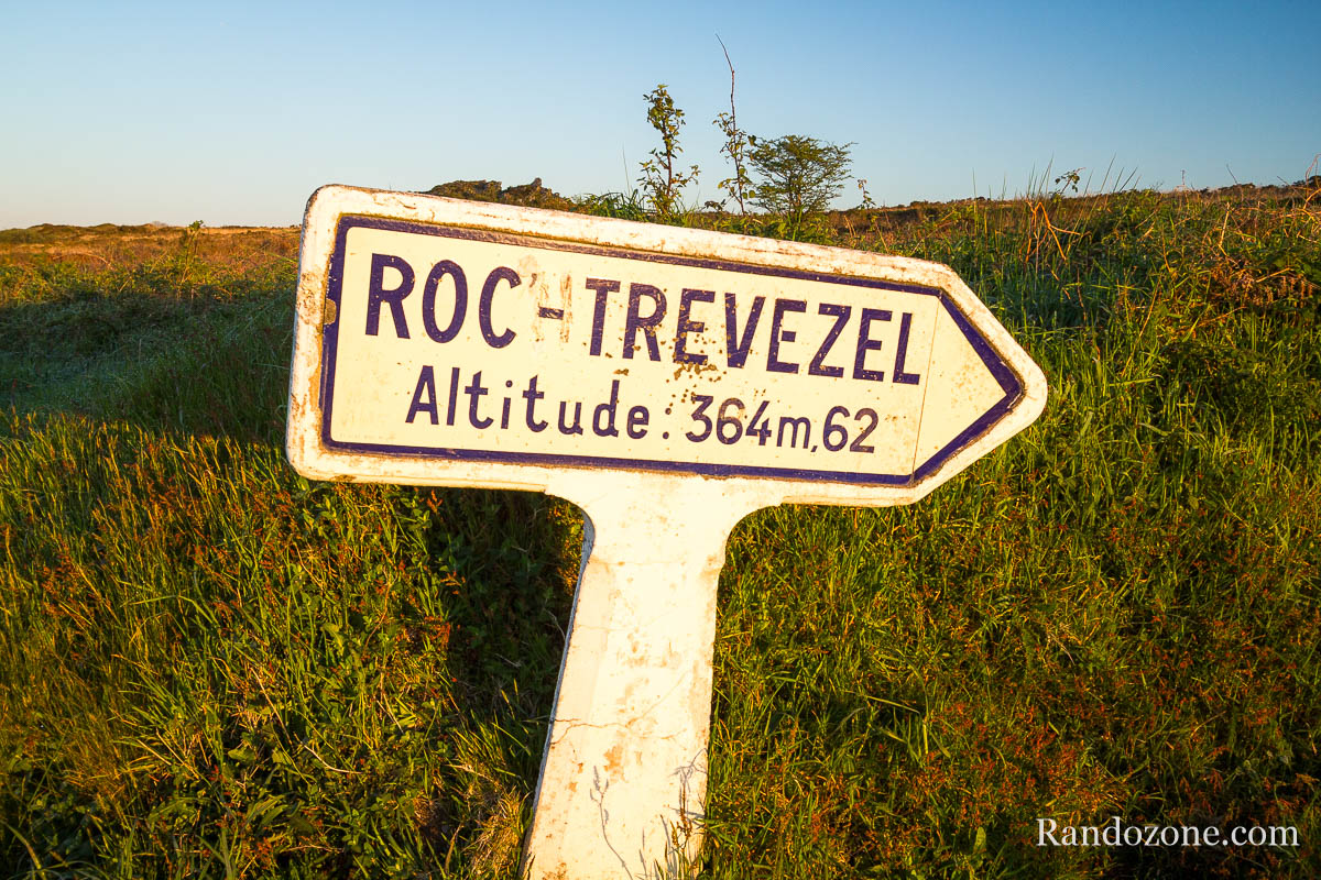 Dpart de la randonne pour le Roc Trevezel