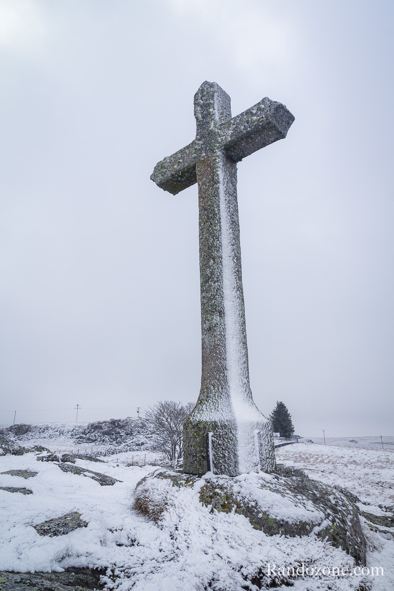 Croix du lac de Saint Andol