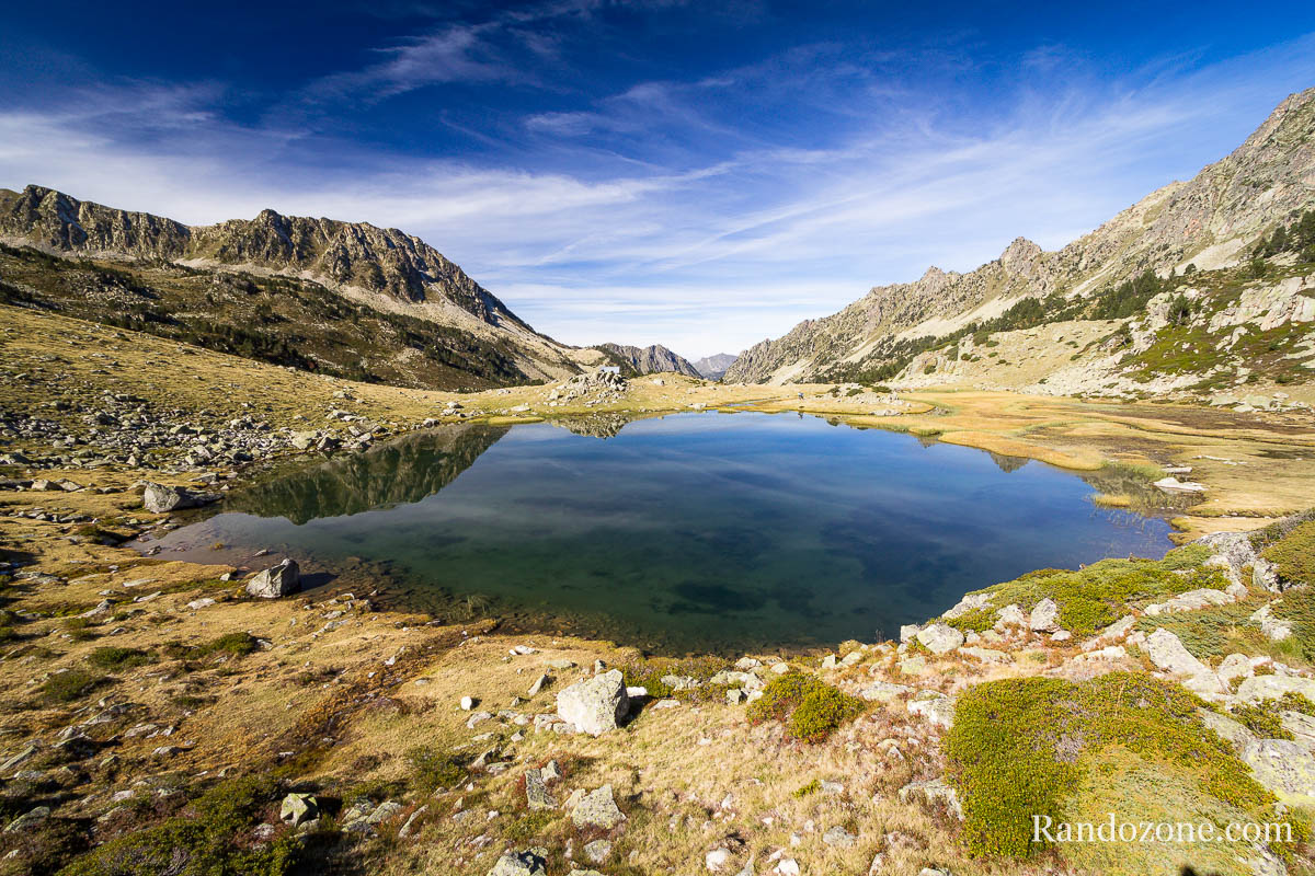 Magnifique lac de Coueyla Gran dans les Pyrénées