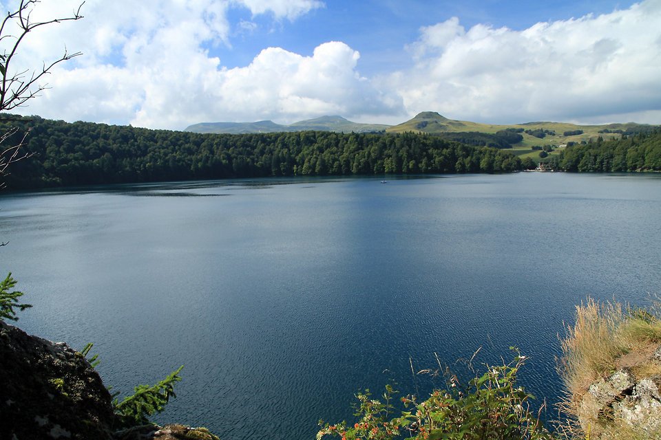 Beau panorama sur le lac Pavin