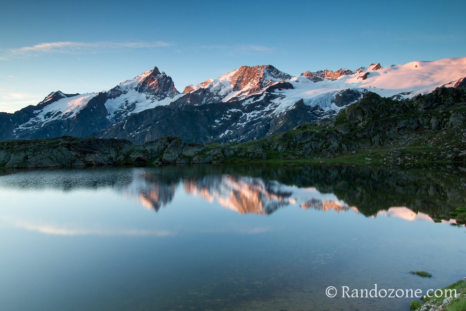 Lac Lri et premiers rayons du soleil