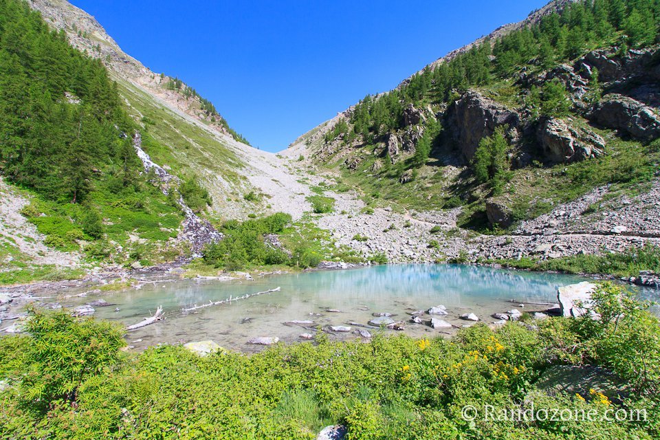 Plan large sur le lac de la Douche