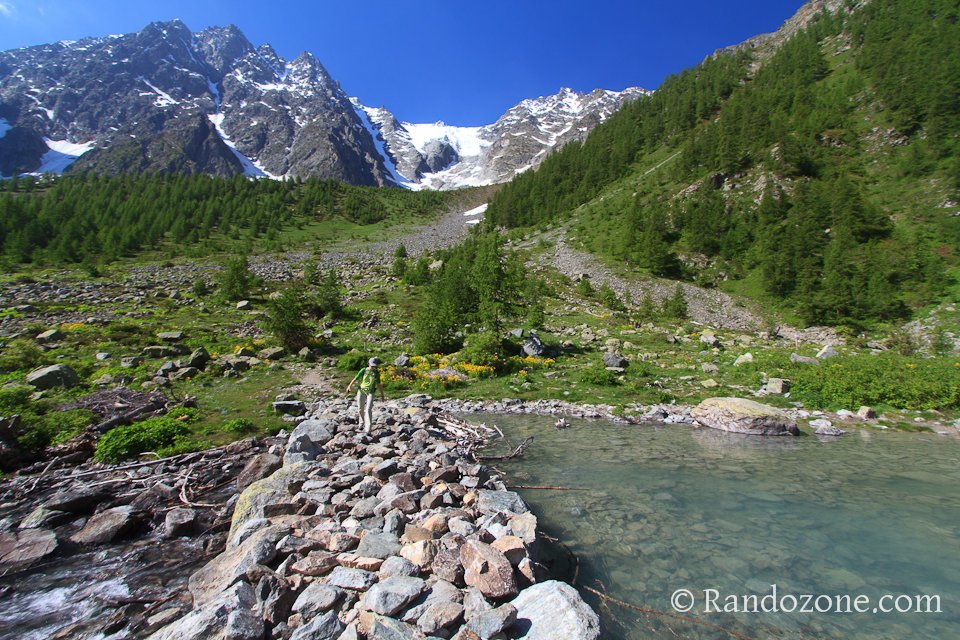 Barrage de pierres du lac de la Douche